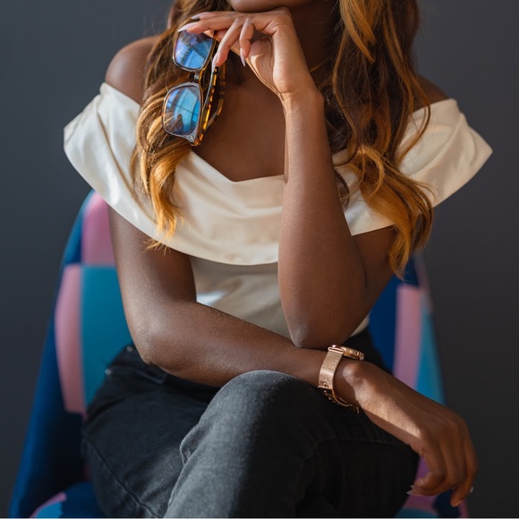 Satin Off the shoulder bodysuit - Picture 3 of 6